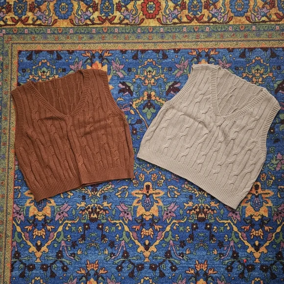 🌈 NWOT Set of Two V Neck Cable Knit Sweater Vest Khali Rust Cropped - Picture 2 of 6